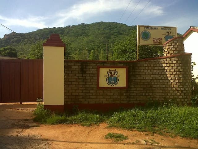 Kwenda High School